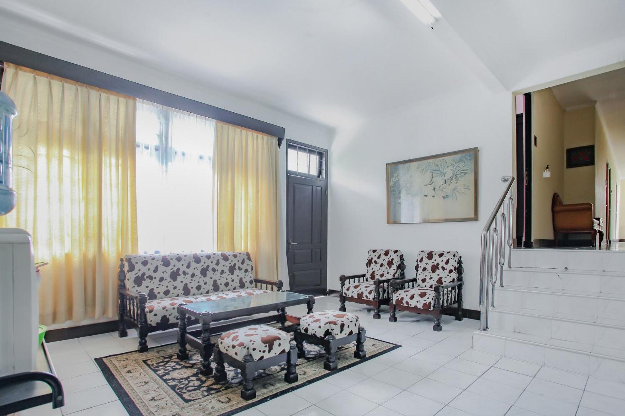 Oyo Life 90091 Wisma Pakuan Syariah Bogor Exterior foto