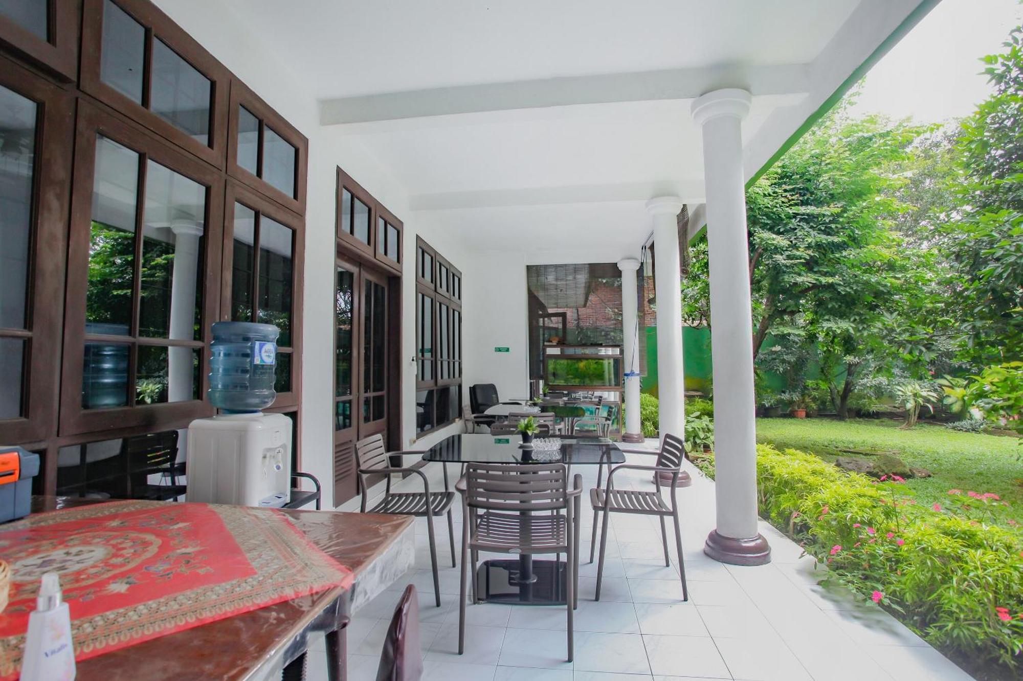 Oyo Life 90091 Wisma Pakuan Syariah Bogor Exterior foto
